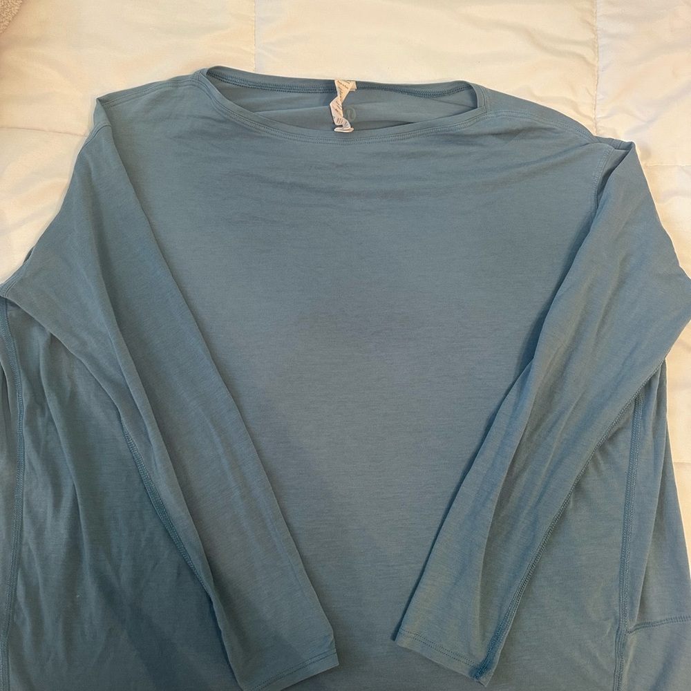 Lululemon long sleeve shirt size 4